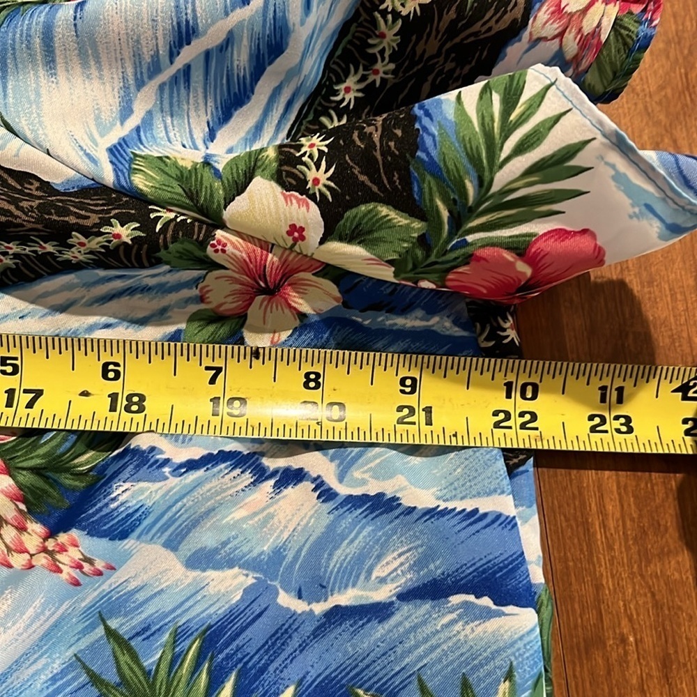 Royal Creations Hawaii Mumu Size Large. - Picture 7 of 7